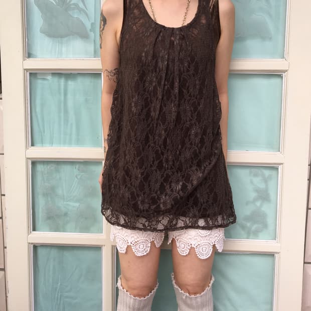 Lace sleeveless