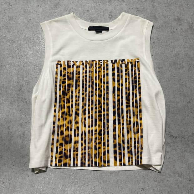 sleeveless top