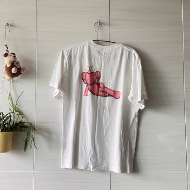 Uniqlo 유니클로 UT KAWS 반팔