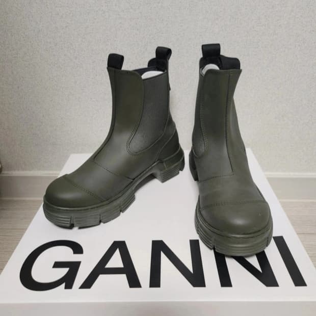 [새상품]가니 러버 첼시 부츠 카키 35