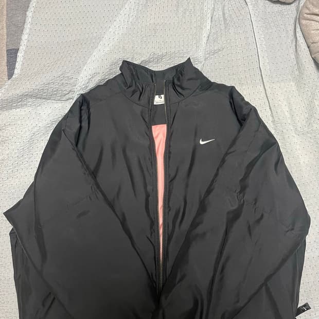 나이키 솔로스우시 사틴 봄버 블랙 블리치드 코랄 - US XL