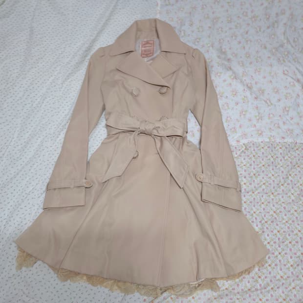 빈티지 라떼갸루 레이스 트렌치 코트 일브 리즈리사 히메갸루
엑시즈팜