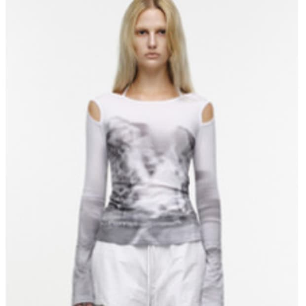 나체 CUT-OUT SLIM FIT LONG SLEEVE WHITE