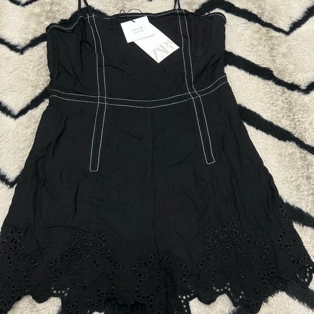 [한국S]ZARA 스티치 쇼트 점프슈트/블랙