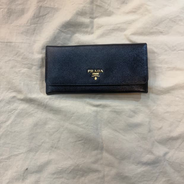 정품 프라다 사피아노 장지갑 팝니다