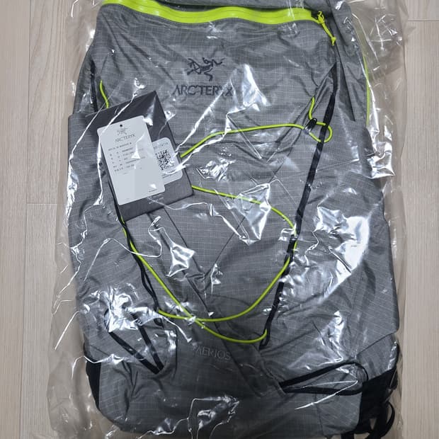 새상품 아크테릭스 에어리어스 30 남성 REG 픽셀 스프린트