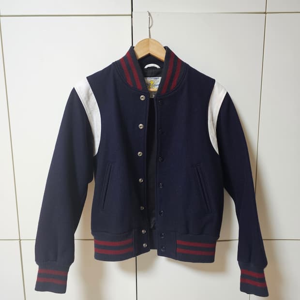 빈티지 골든베어 스타디움 울 바시티