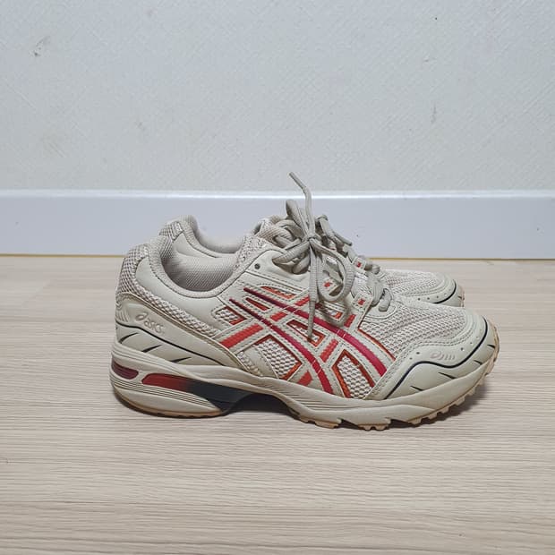 아식스 프라이노크 젤 1090 운동화 235