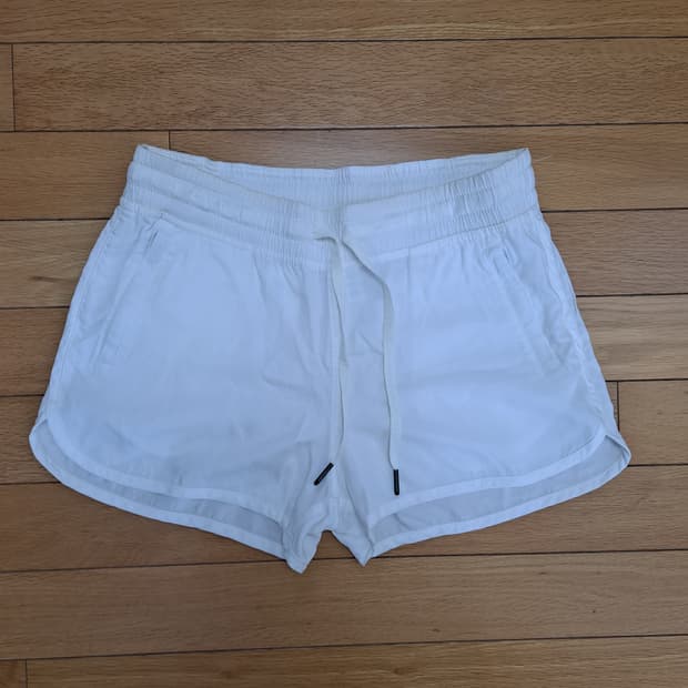 Lululemon 여성 쇼츠 (TENCEL 혼방) / 사이즈: 4