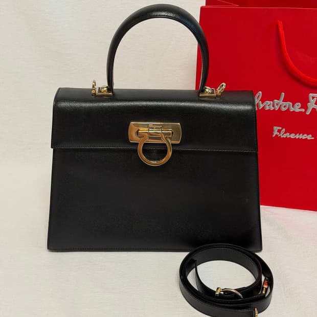 정품 페라가모 사피아노 블랙 간치니 탑 핸들백 차정원백 토트백 핸드백