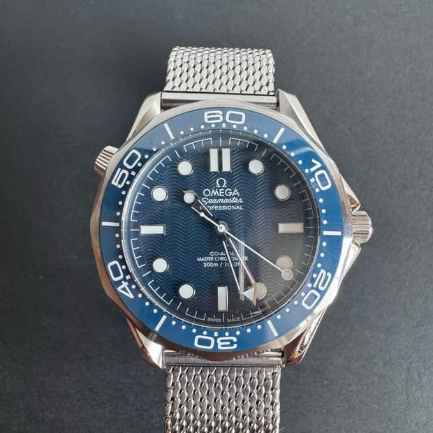 오메가 씨마스터 300 시계 제임스 본드 탄생 60주년 기념
