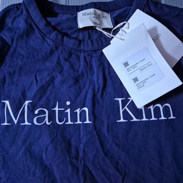 (새상품) 마뗑킴 로고 크롭탑 네이비