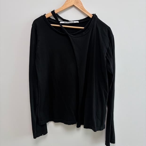 퍼버즈 컷아웃 롱슬리브