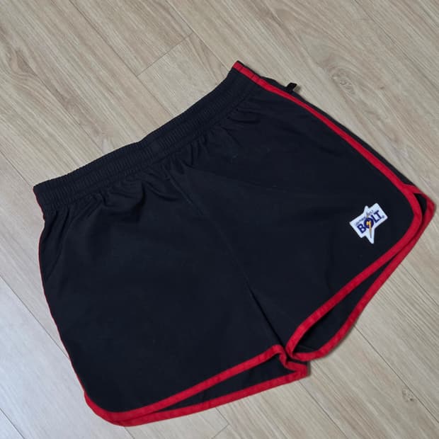 볼트 검정색 돌핀 팬츠 M 사이즈