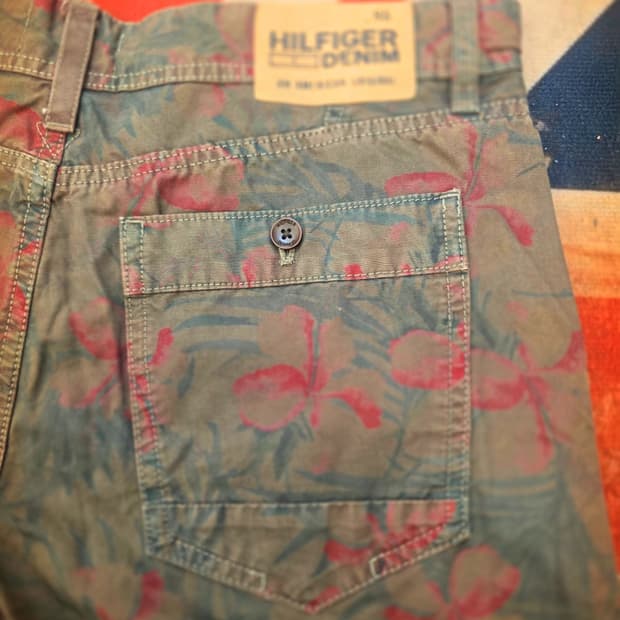 타미 힐피거 데님(Hilfiger Denim) 빈티지 플라워 카고 반바지