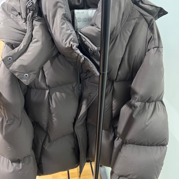 벨리에 크로스라인 후디드 구스다운 패딩 25년 