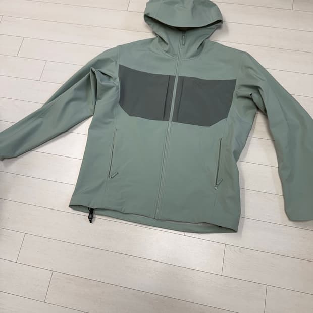 아크테릭스 감마 MX 후디 스톤 그린 L 사이즈  3회착용이기에 상태 좋