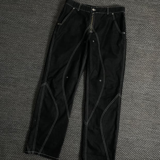 51퍼센트 스티치 디테일 커브드 블랙 데님 팬츠y 3142