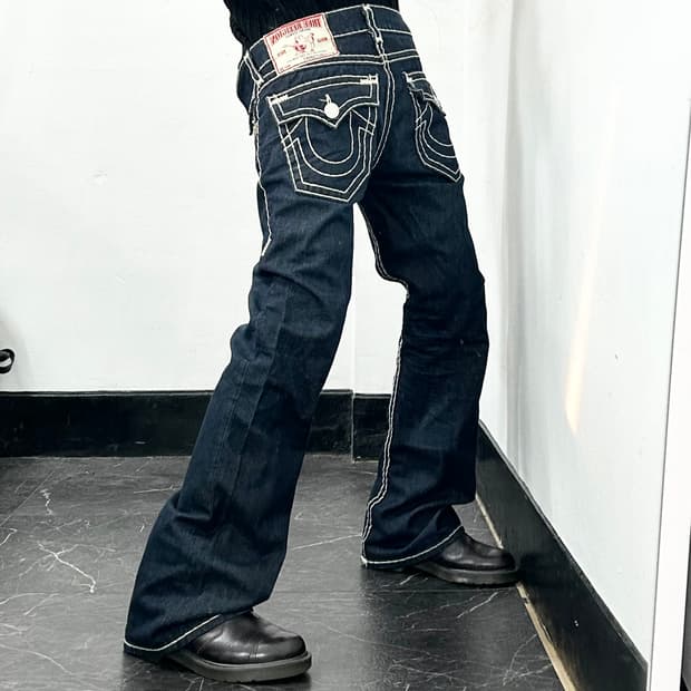 트루릴리전 월드투어 부츠컷 데님 팬츠