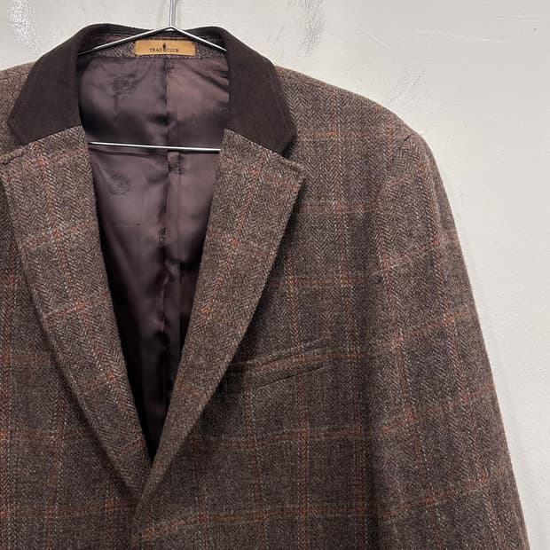 트래드클럽 울 헤링본 배색 카라 체크 블레이져