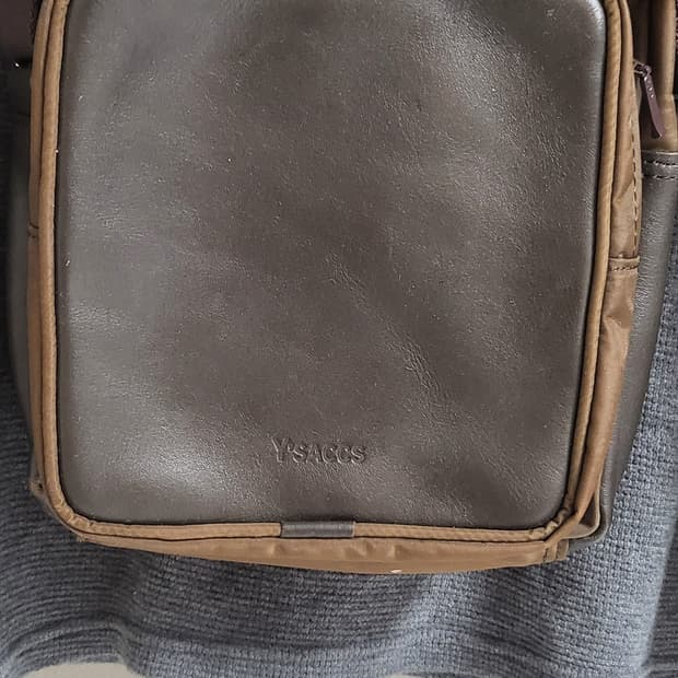 Y'saccs 크로스백