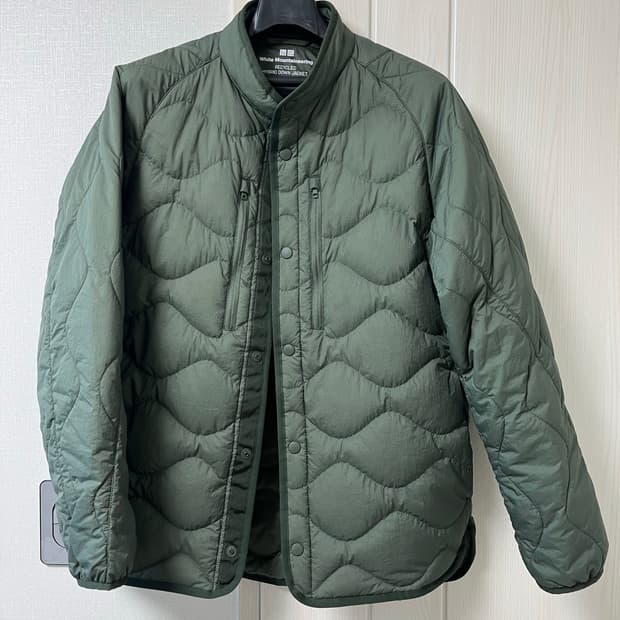 유니클로 화이트마운티어링 리사이클 다운