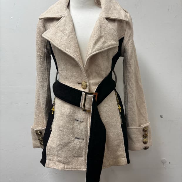 디아 d.i.a 아이보리 부클레 갸루 십자가 지퍼 코트자켓