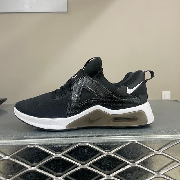 나이키 에어맥스 벨라 TR 5 블랙 다크 스모크 그레이 245