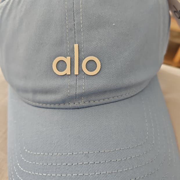 
Alo Yoga 코튼 볼캡 스카이블루 