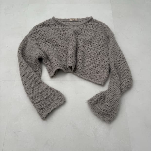 그레이 박시 크롭 니트 