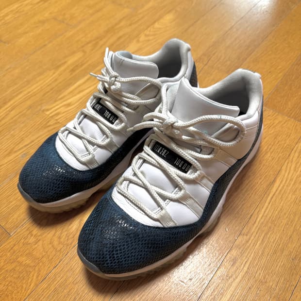 나이키 조던 11 로우 네이비 스네이크스킨 남뱀 280