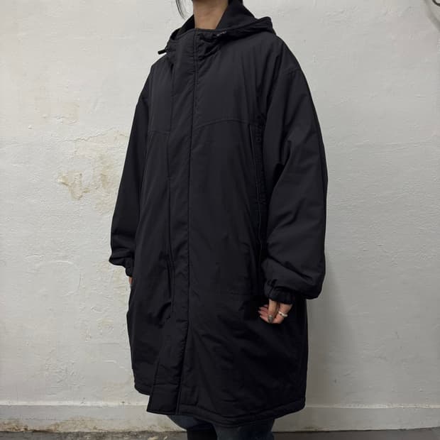 빔즈(BEAMS HEART) 블랙컬러 나일론 후드 몬스터 파카