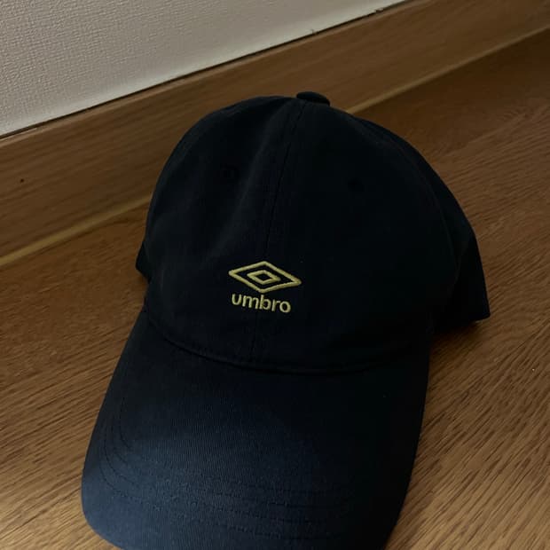 엄브로 볼캡