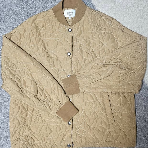 메종키츠네 퀼팅 봄버 자켓 베이지