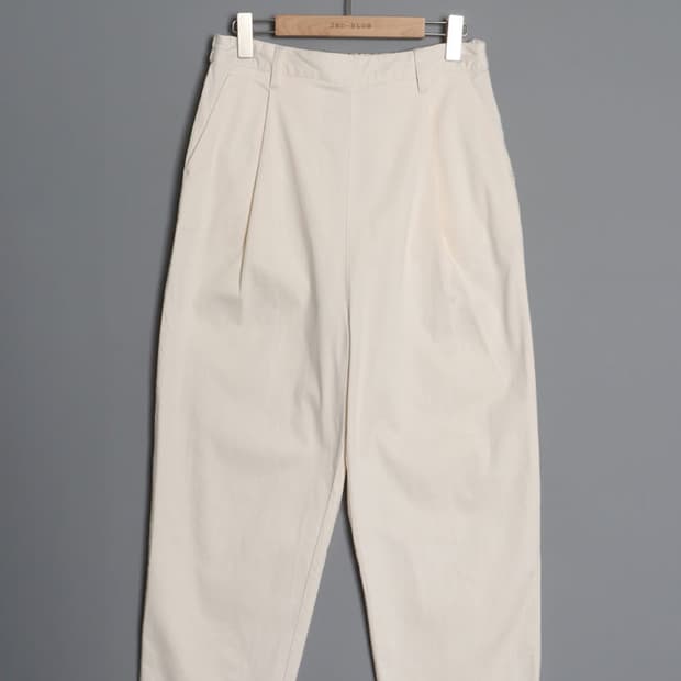 niko and…Tuck Tapered Easy Pant (28)