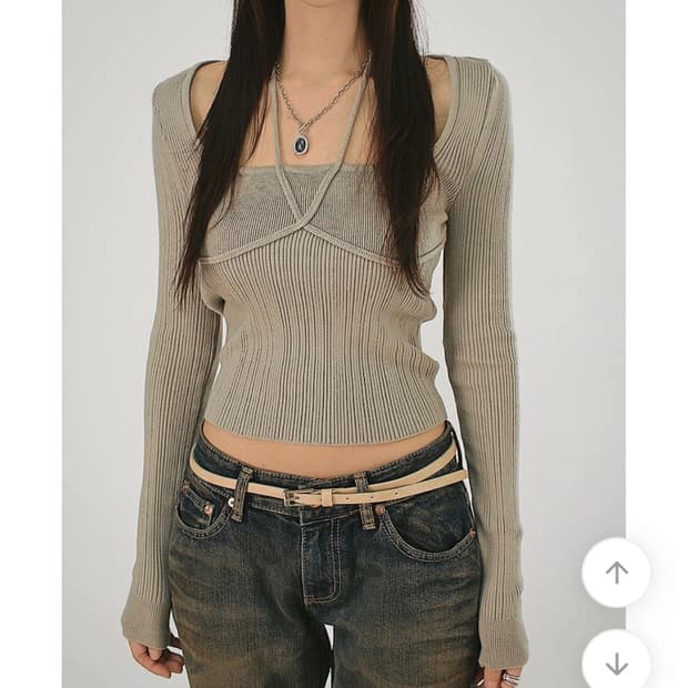 [시크윈] 라이닝 스퀘어넥 페미닌 스트랩 긴팔 니트탑