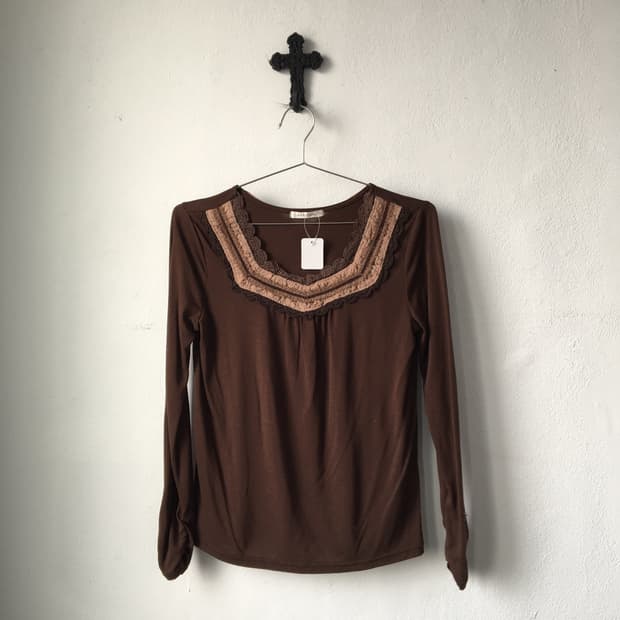 Axes femme lace ribbon point sleeve
