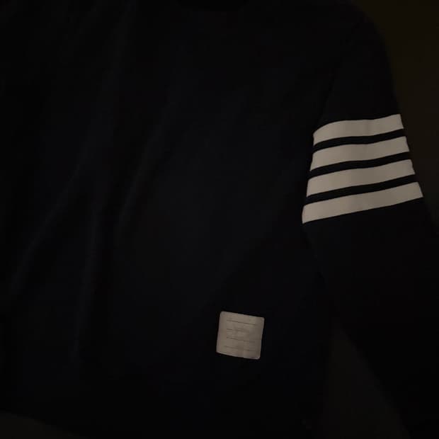 톰브라운 4사이즈 맨투맨팝니다