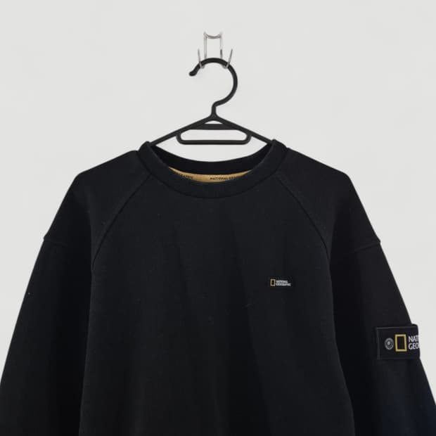 [95~100]내셔널지오그래픽 스몰로고 맨투맨 블랙 오버핏