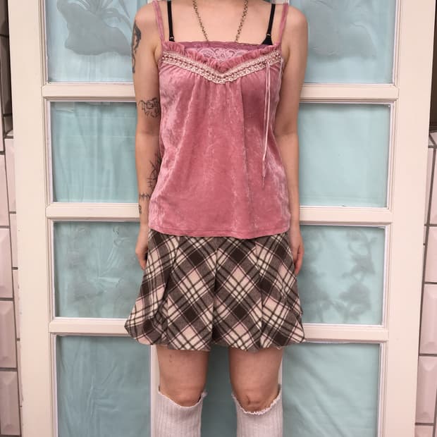 Lace point velvet sleeveless