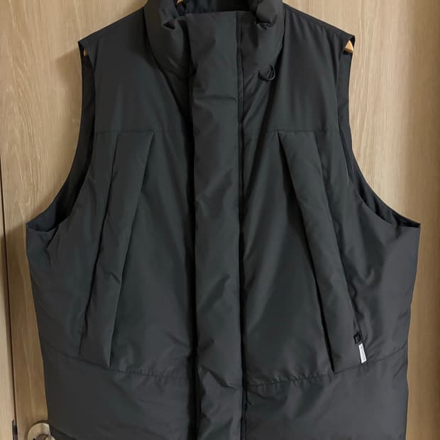 다이와피어39 GORE-TEX 윈드스토퍼 필드 다운베스트 챠콜