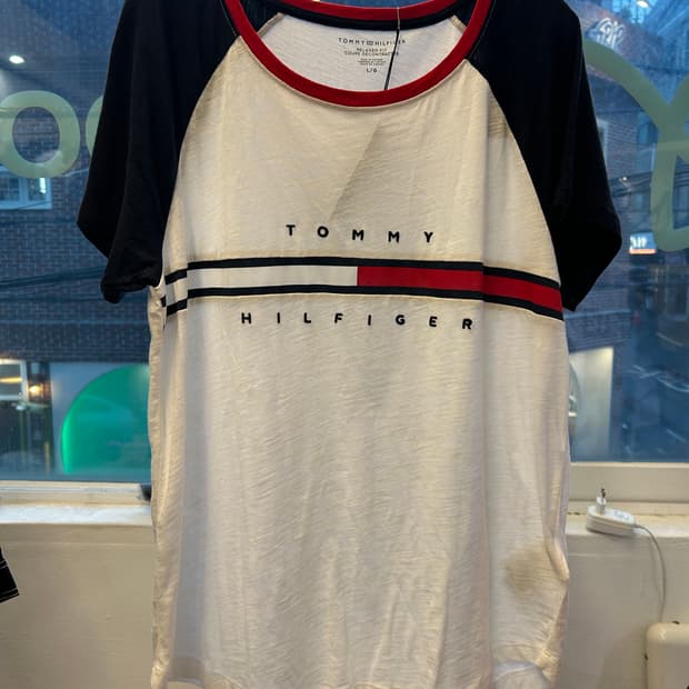 TOMMY HILFIGER raglan tee