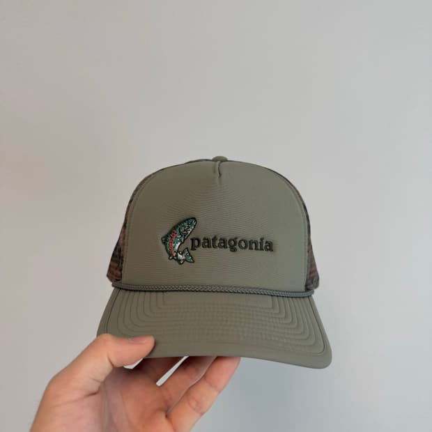 파타고니아 피쉬 로고 트러커 캡 카키