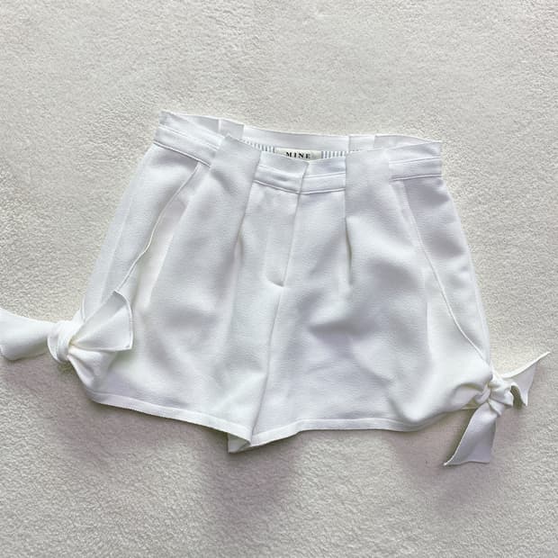 MINE 마인 화이트 핀턱 숏팬츠 (64-94)
