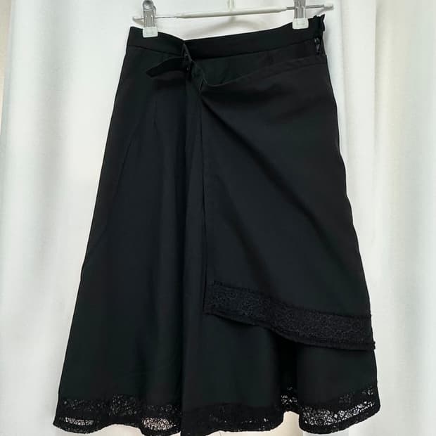 [LAUNIA] lace buckle skirt