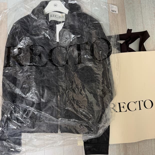 렉토 하이넥 레더 새상품 판매합니다