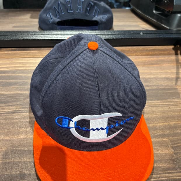 Champion X Supreme 캠프캡 스냅백 
