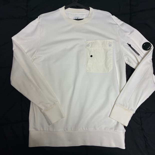 co컴퍼니 렌즈포켓 맨투맨