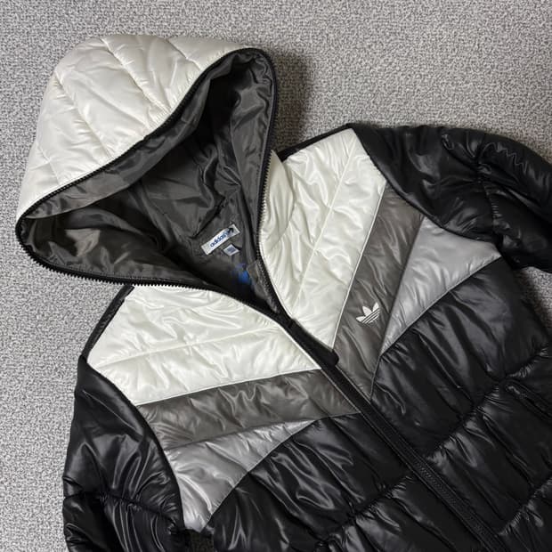 아디다스 파이어버드 후드 패딩