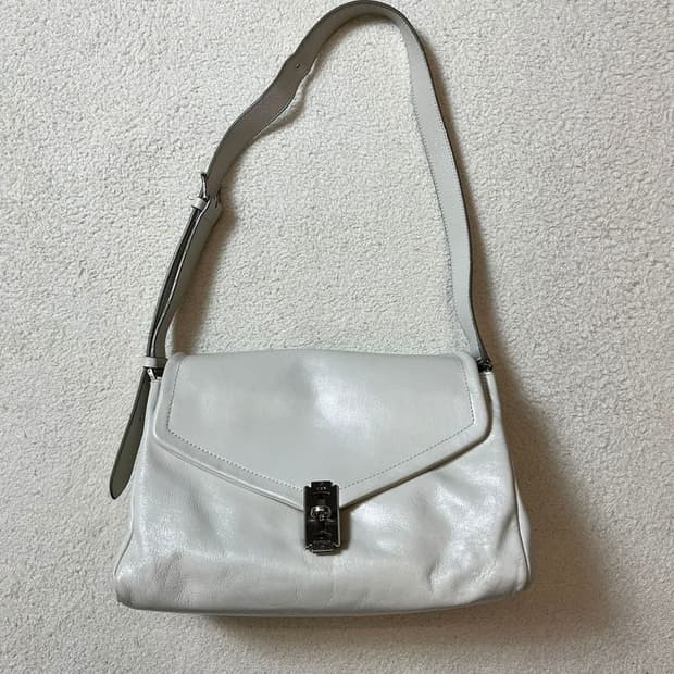 분크 Vunque 23ss 오캄 두 숄더백 A1765